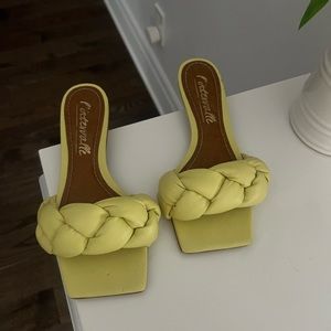Yellow sandals from Intervalle